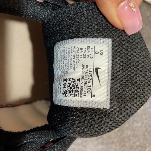 Nike tailwind in a size 8 (women) - Picture 2 of 4